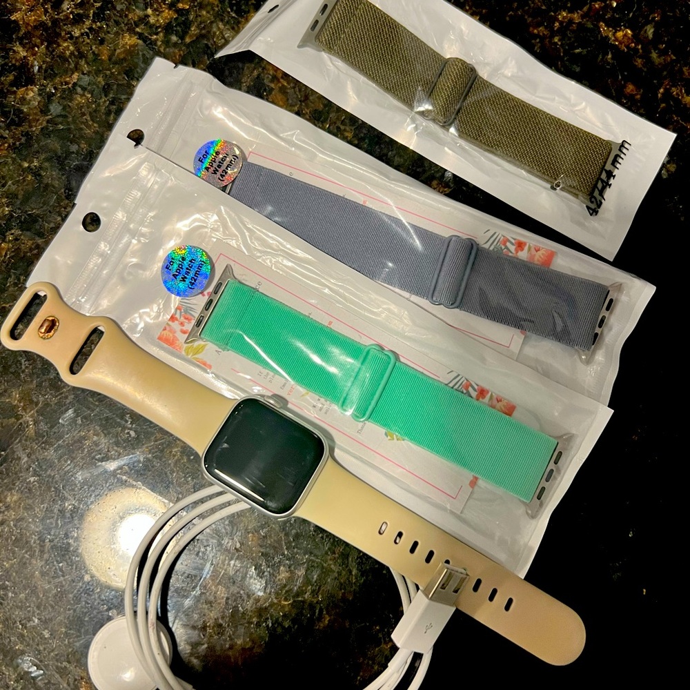 Apple Watch series SE 40mm. Used, good condition.
